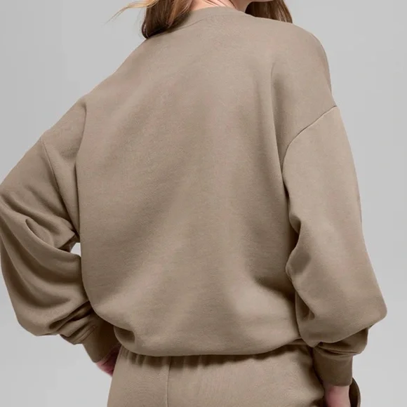 Alo Yoga Accolade Crew Neck Pullover Sweatshirt Size M/L Gravel Athleisure - Picture 7 of 8